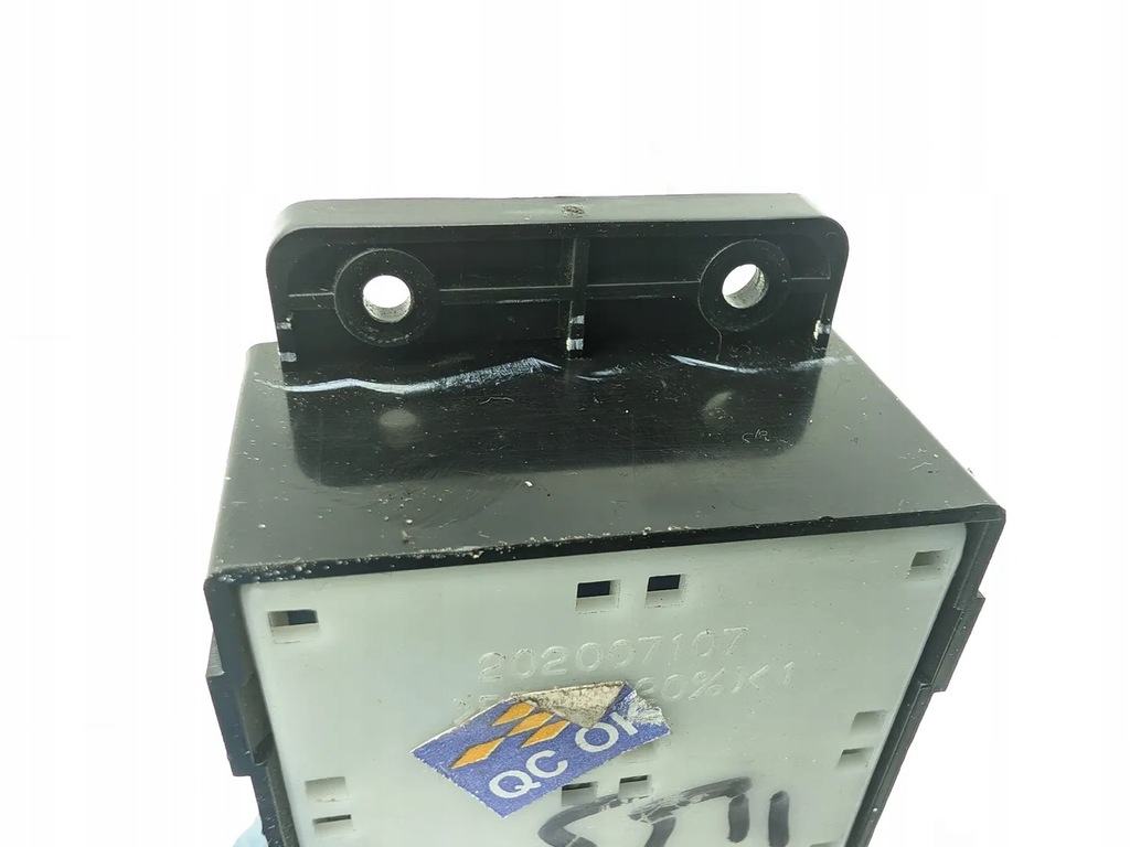 фото №7, Hyundai i10 кнопки окон 2013 хэтчбек 4/5dr 202007107 11-13 1.2