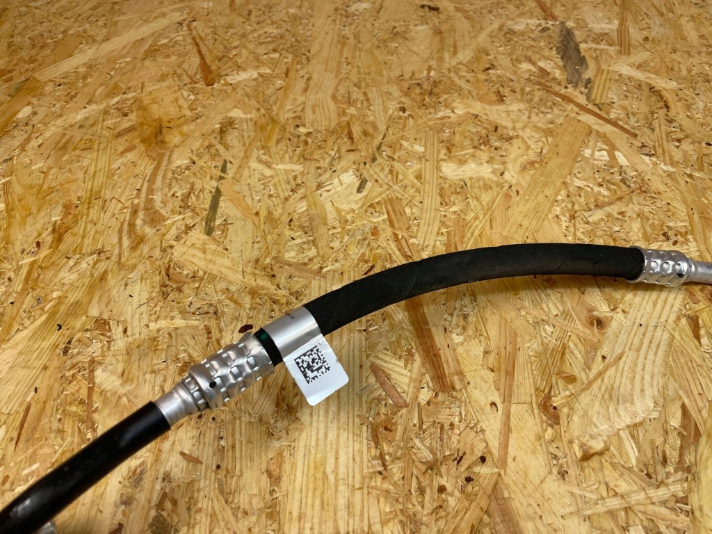 Пабтрубок  трубка шланг кондиционера bmw f39 f40 f45 f46 f48 9869633 Киев