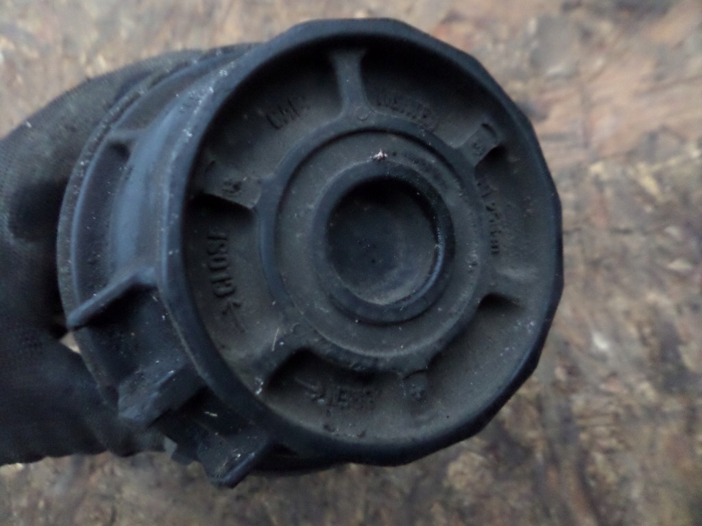 фото №7, Основание фильтра масла toyota yaris 3 iii 1.4 d4d auris 2 ii corolla 1nd