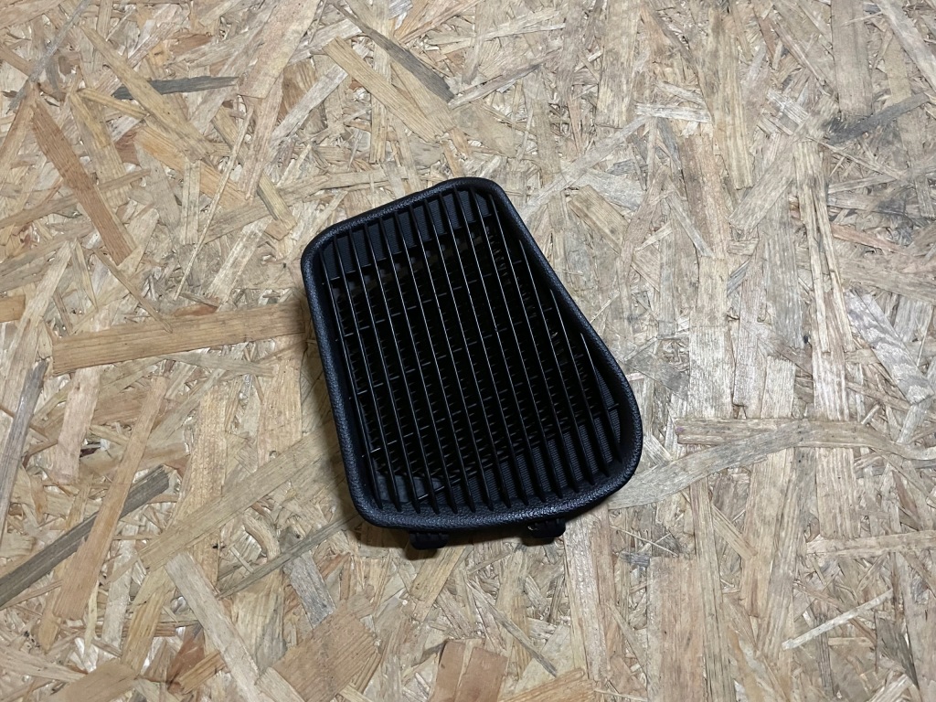 Купити Накладка заглушка фільтра акумулятора toyota yaris iv 4 58441-k0020