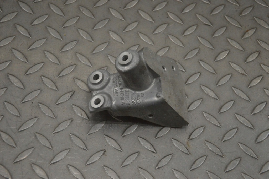 фото №1, Volvo xc40 кронштейн катализатора b4 2023