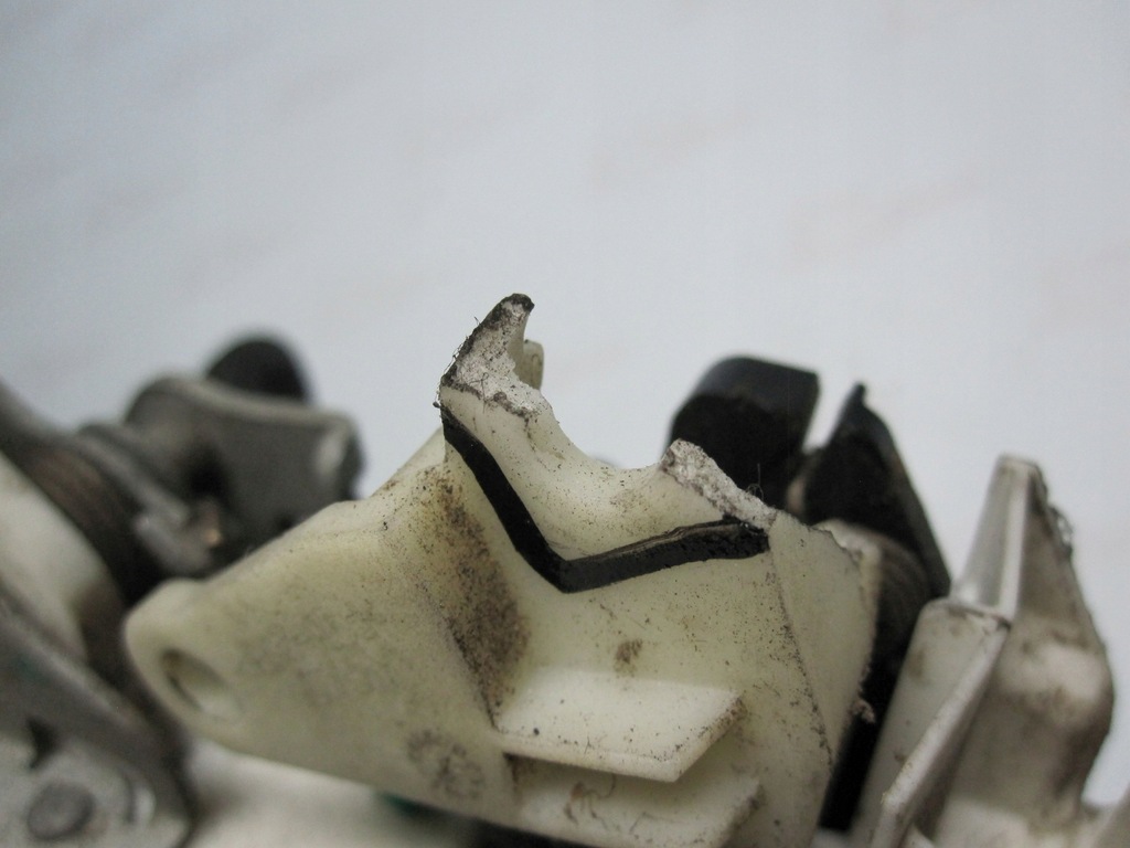 фото №5, Dodge nitro 08r замок дверь левый перед p04589469ad 8 pinów