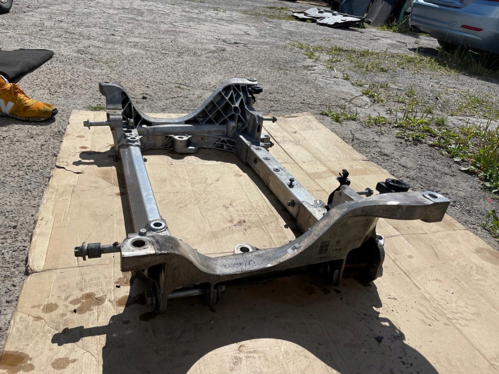 Maserati ghibli quattroporte підрамник підрамник поперечина перед 670001450 670001453 Недорого