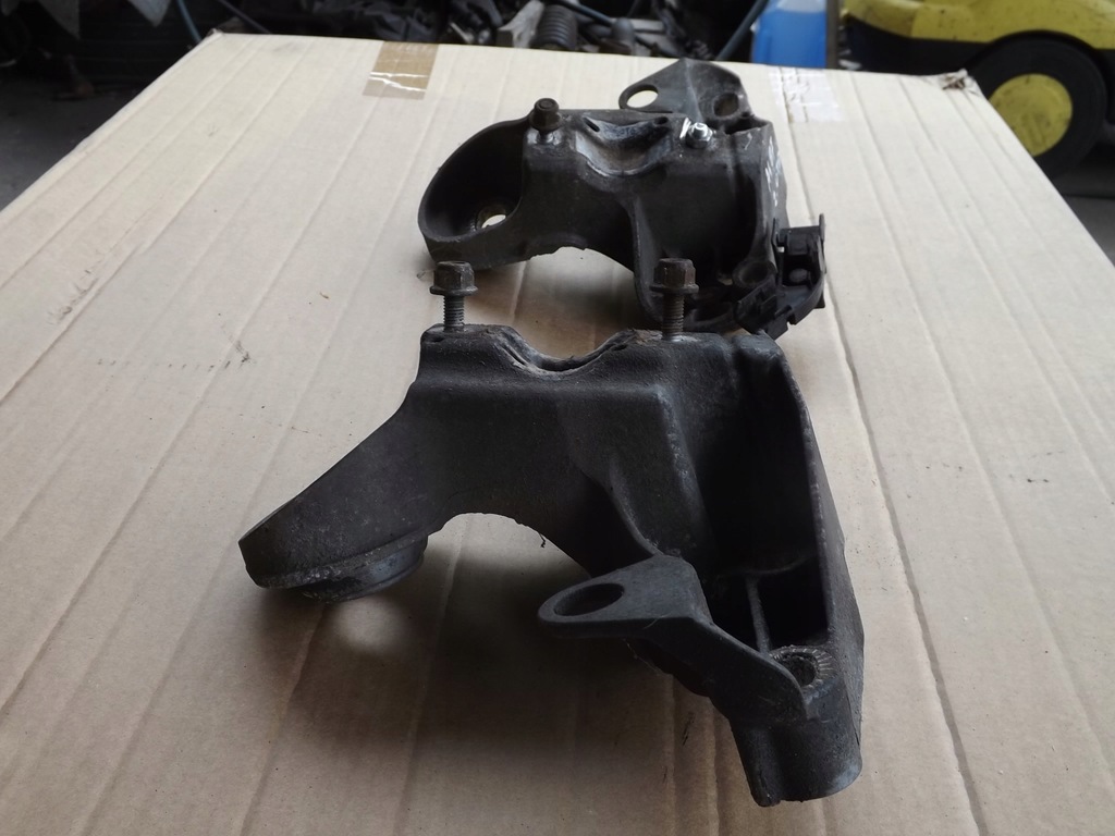 фото №7, Audi a4 b7 1.9 2.0 tdi кронштейн права кронштейн кронштейн двигуна 8e0199352n