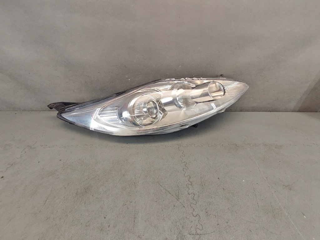 фото №1, Ford fiesta mk 7 правая лампа передняя uk