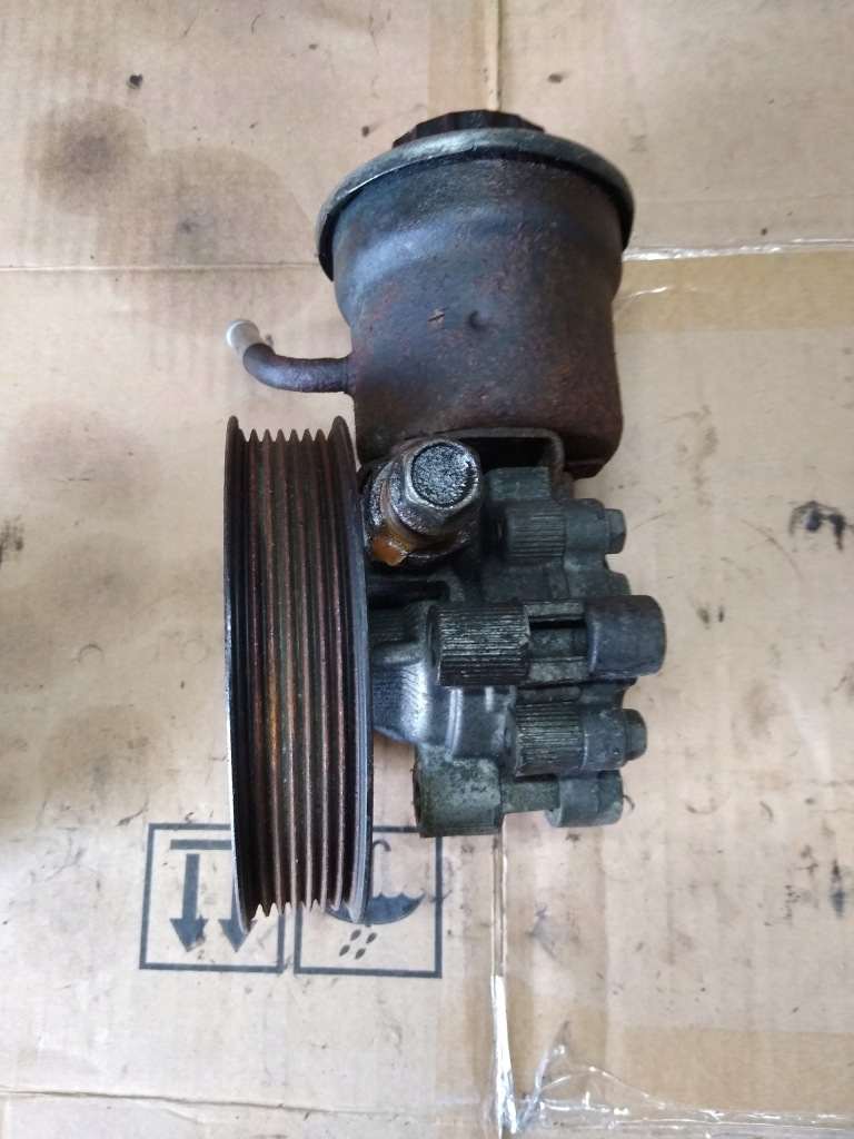 фото №1, Насос усилителя toyota avensis t25 d4d