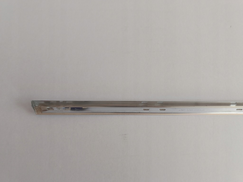 фото №6, Молдинг скло задня права 8e9853346c audi a4 b7