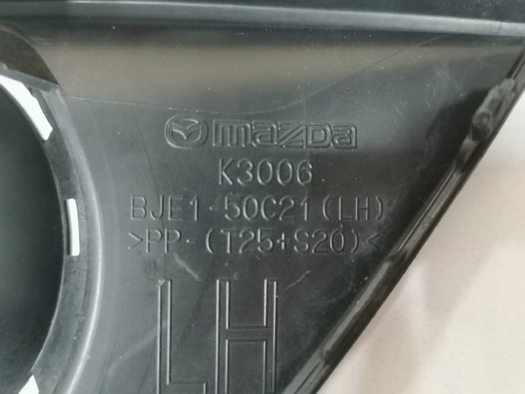 Решётка бампера передний mazda 3 левая 727. Цена