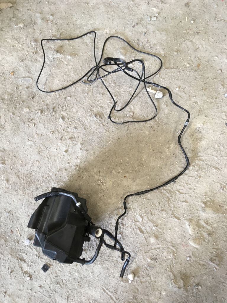 Купить Mercedes w222 бак вакуумa a6560700068