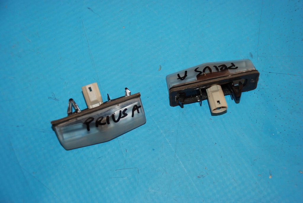 фото №4, Toyota prius ii лампа освітлення номерного знака кришки