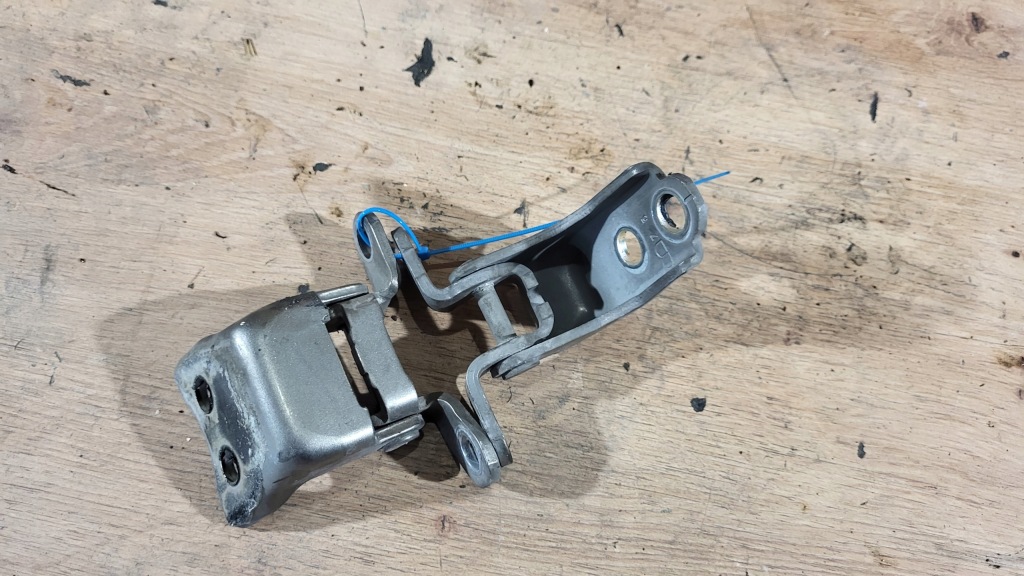 Петли дверь правый перед комплект honda civic viii 8 ufo hb 5d nh701m Киев