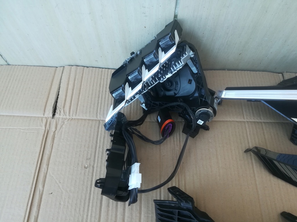 фото №2, Led лампа l перед середина polestar ii full led оригінальний номер