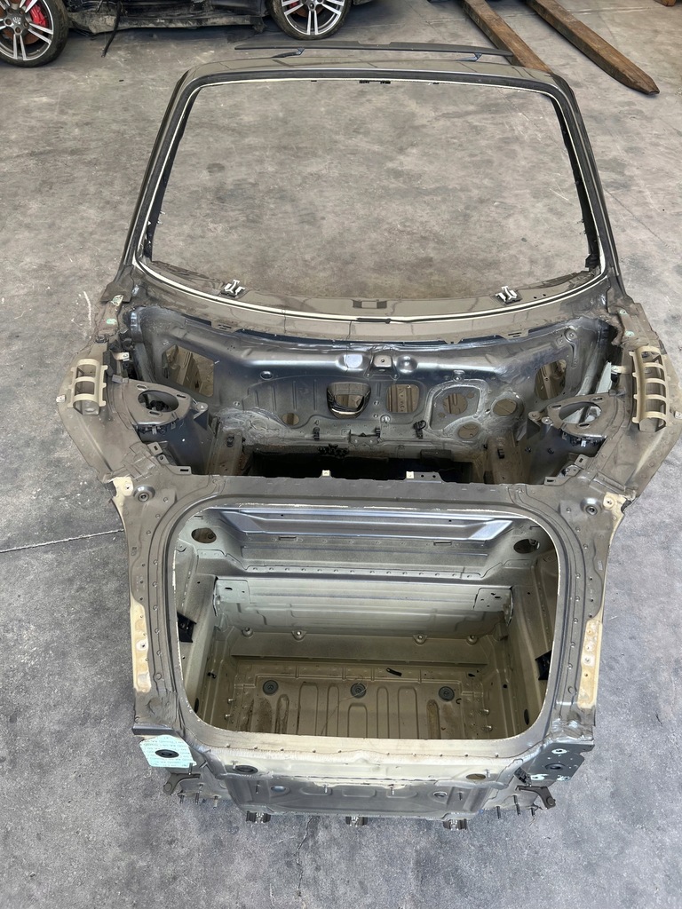 фото №12, Porsche 991 4s 4c піддон чверть перед стіна