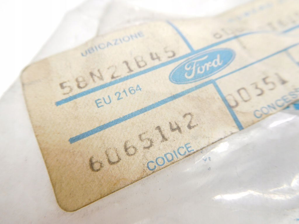 фото №8, Втулка направляющая подголовник правая ford fiesta mk1 mk2 6065142