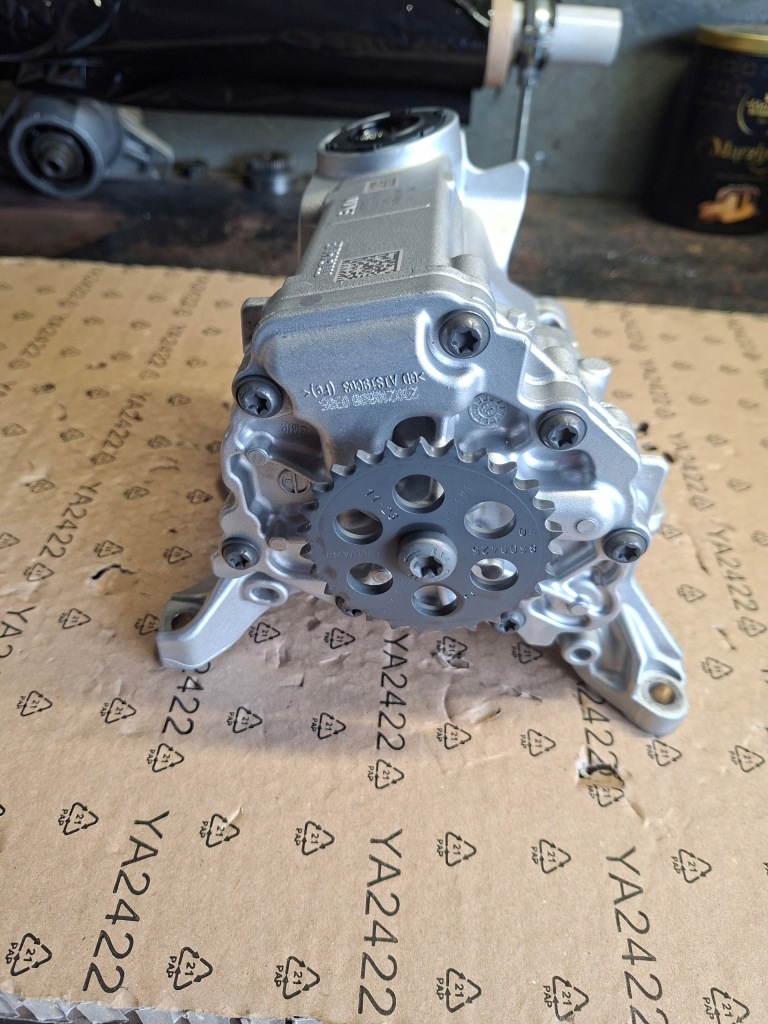 Насос масла двигателя bmw 530i 11419844184 Оригинал