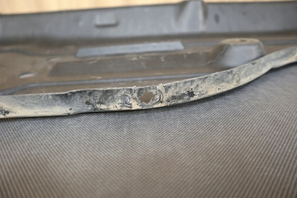 Mercedes w164 рестайлинг  защита пол накладка кузов подвеска левая Недорого