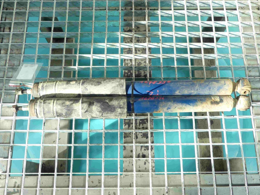 Купить Амортизатор задняя комплект левый  правый  mercedes 124