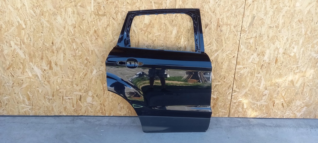 Купити Ford kuga mk2 праве  дверей задній задні чорні в гарному стані