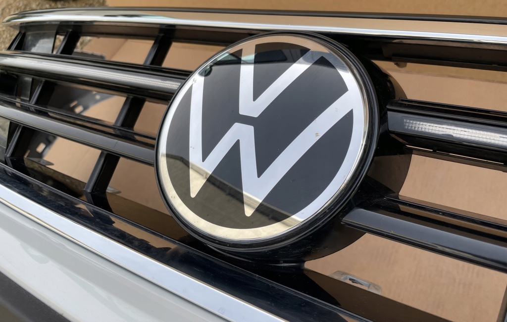 Бампер vw tiguan allspace рестайлінг  r-line w kolr lok1 l0k1 pdcx6 камера джгут Зі Шроту