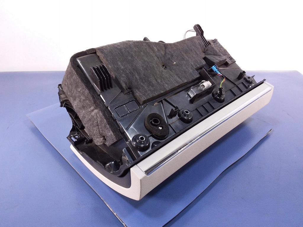 фото №4, Mercedes c w204 бардачок пасажира eu a2046802691