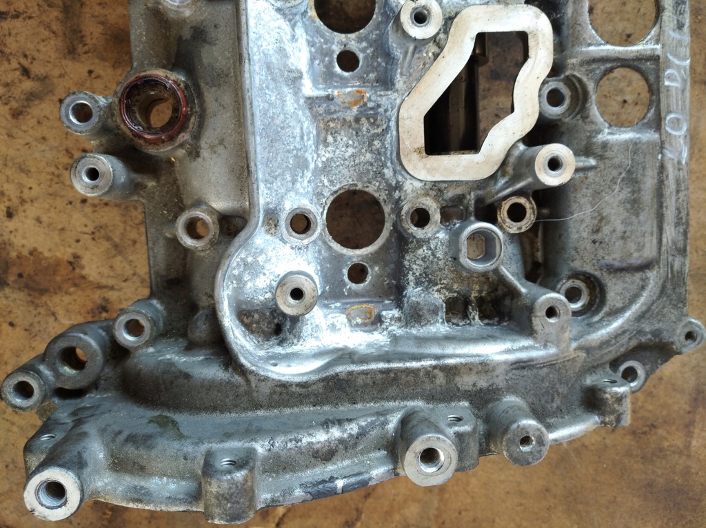 фото №4, Кришка клапанів вали розподільного валу 8200539196 renault 2.0 dci