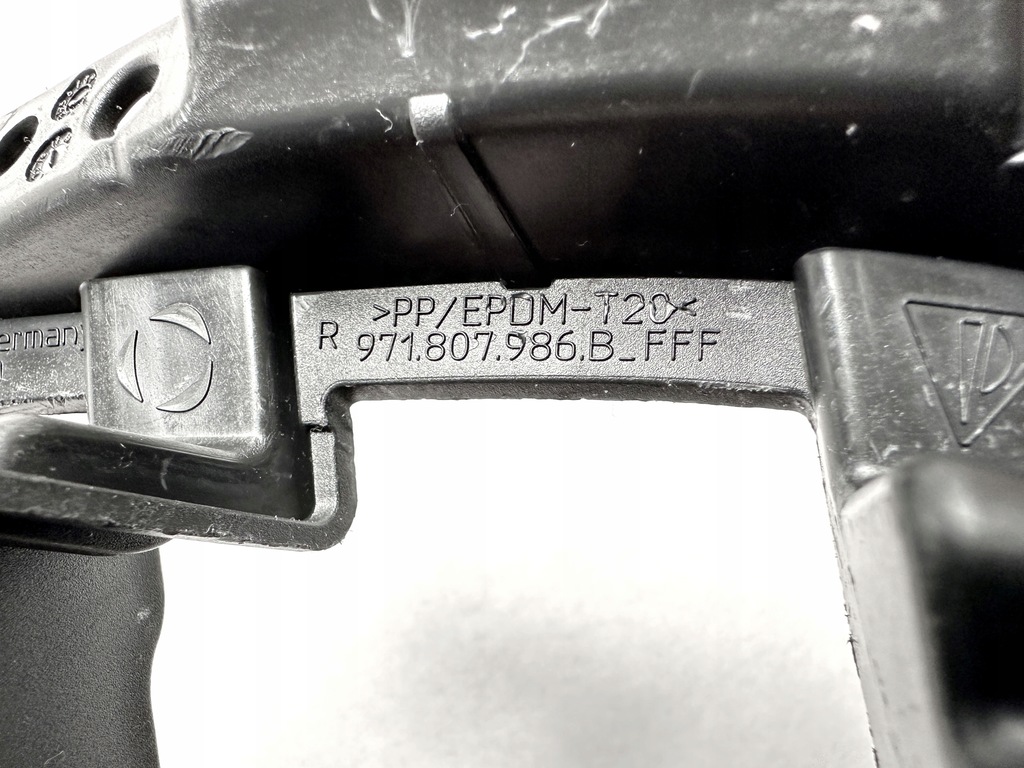 фото №8, Решётка правая кронштейн радара - porsche panamera 971