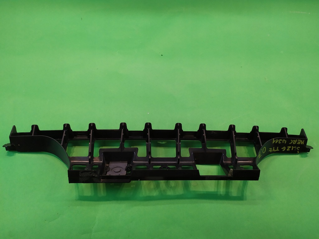 фото №1, Напрямна бампера задня mercedes w211