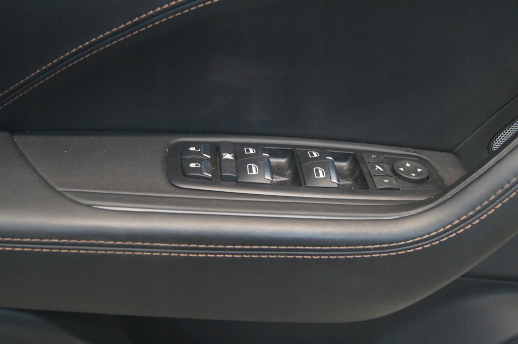 фото №5, Maserati levante обшивка обивка дверь левый перед