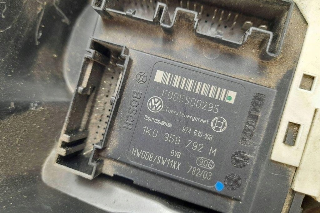 фото №8, Підйомник скло задніх лівих двері seat leon 1p1 1t0959702g 1.6l