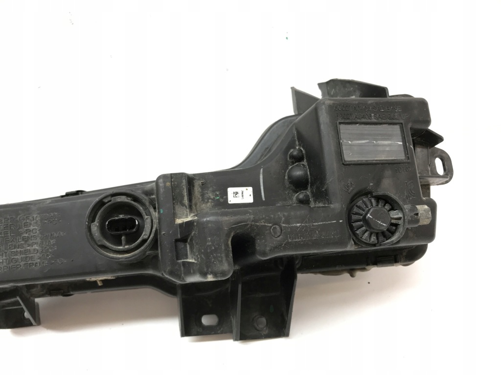 Tesla model 3 протитуманна фара правий led drl 1077396-00-c Ціна