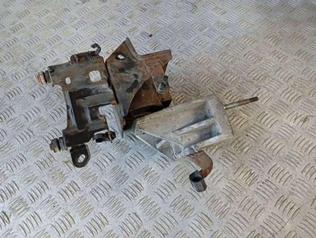 фото №1, Кронштейн подушка коробки suzuki swift mk7 1.3 ddis