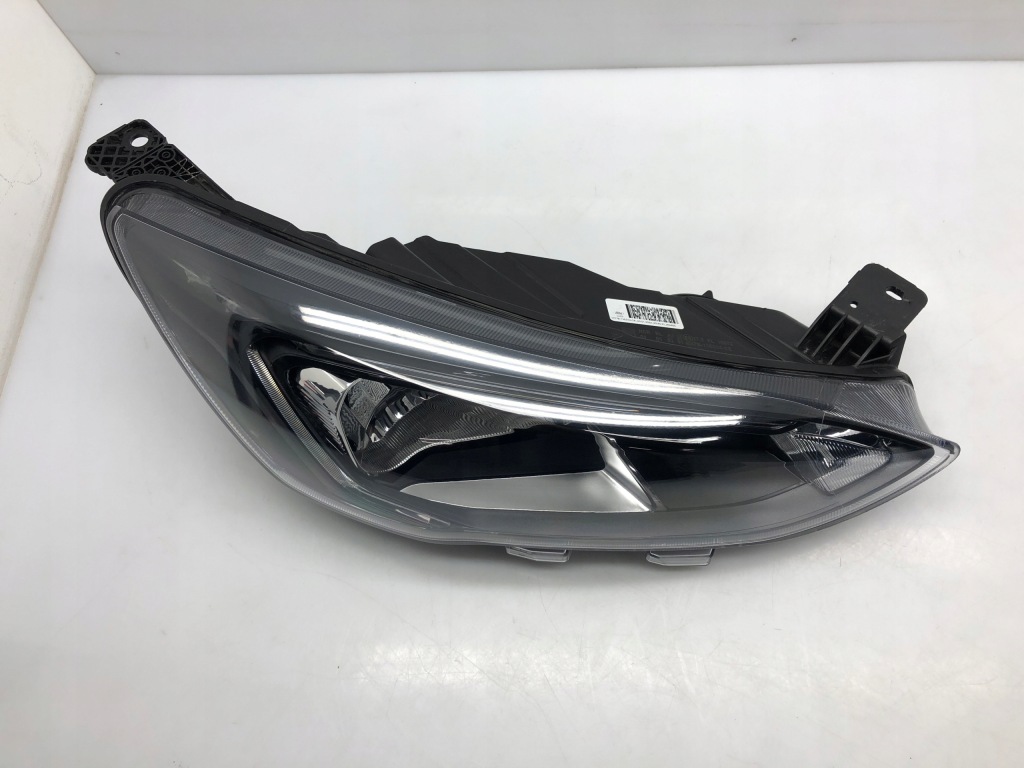 Фара ford focus mk4 правая  led черная Цена