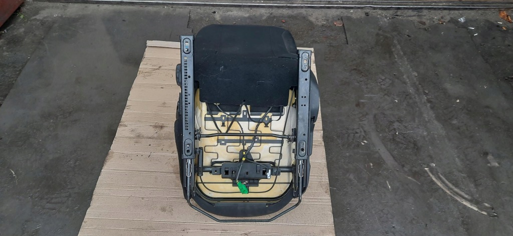 Сидіння праві перед передній peugeot 108 Зі Шроту