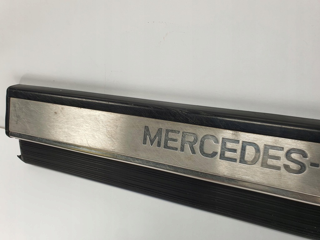 Молдинг накладка поріг лівий перед mercedes w140 Оригінал