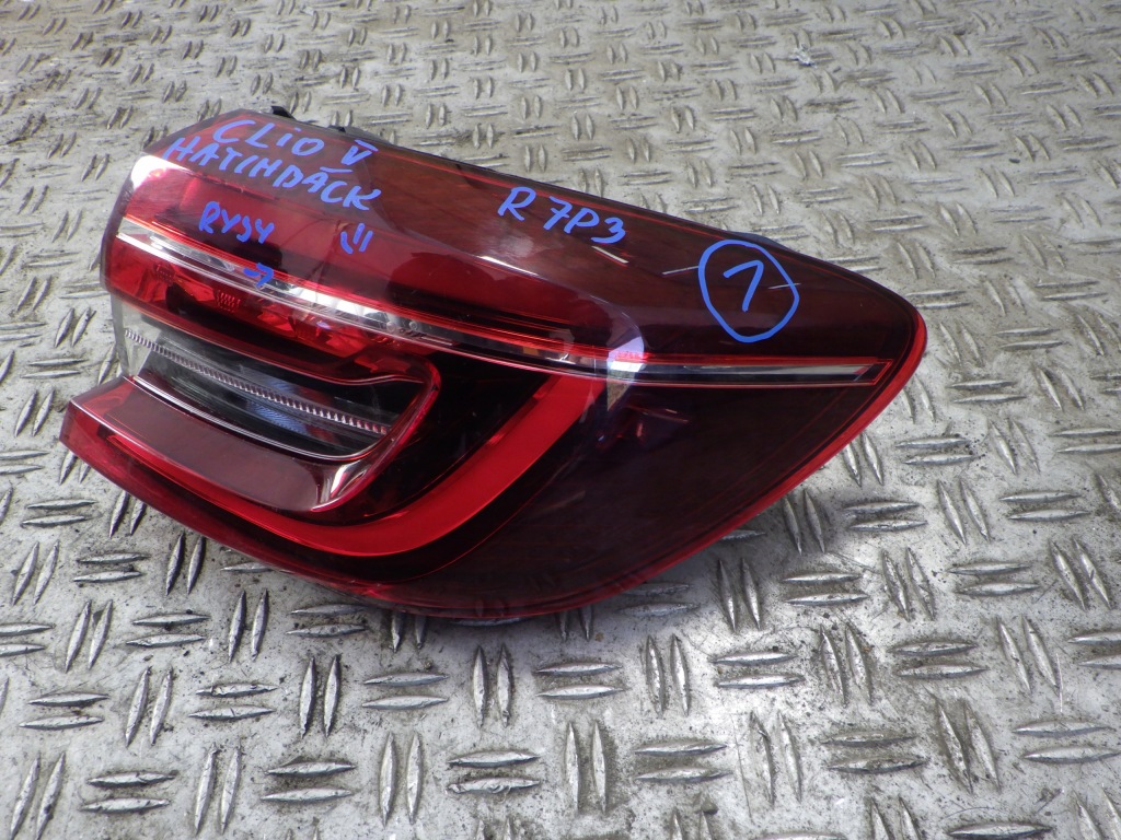 фото №5, Renault clio v правая лампа задняя led 265509761r