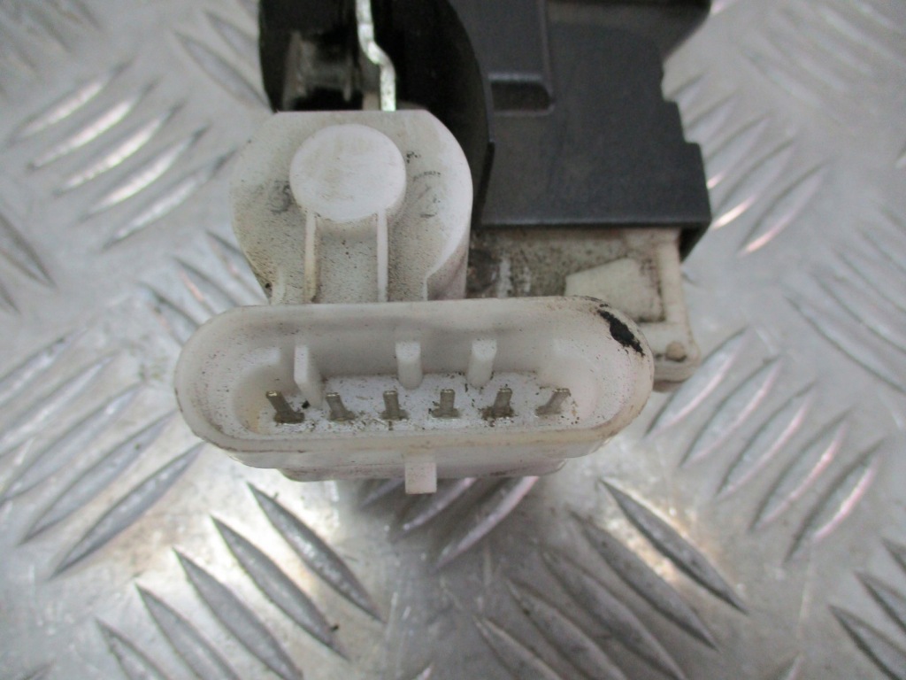 Замок дверь левый перед alfa romeo 147 1.9 jtd Цена