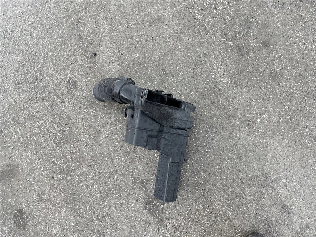 фото №1, Ловушка воздуха впуск 1.4 vti citroen c3 picasso lift