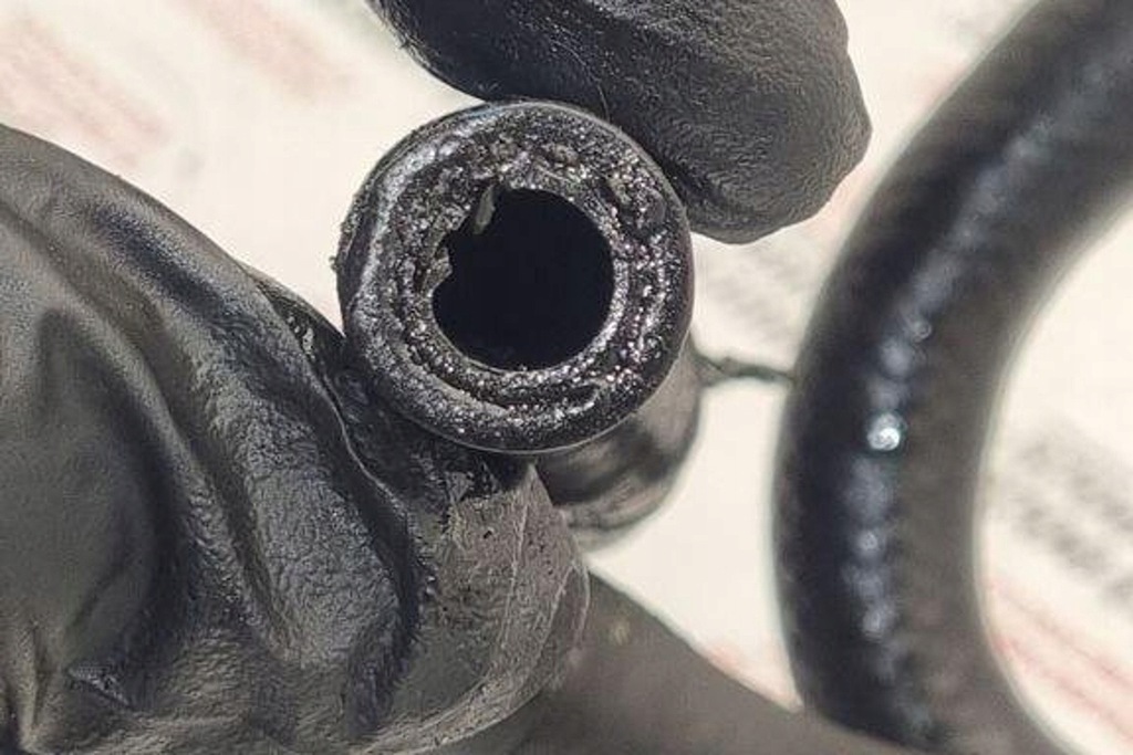 фото №12, Шланг топлива vw passat b7 alltrack 365 1k0121070e 2.0l дизель 103kw