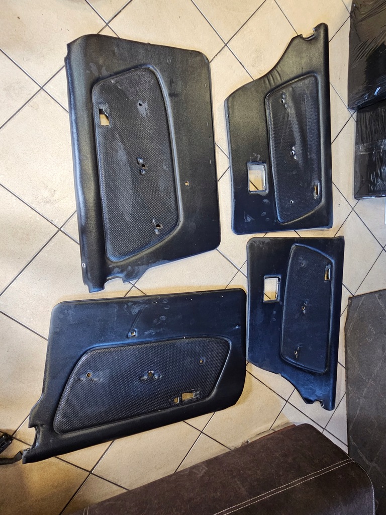 фото №1, Обшивка обшивки левый правый перед задняя mercedes w123