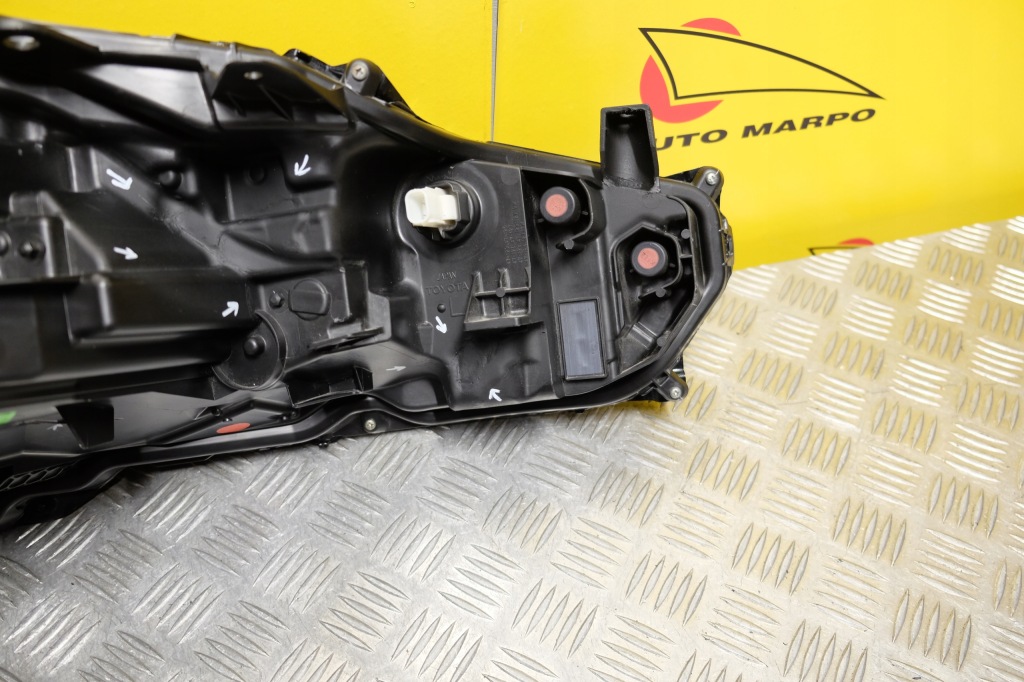 Toyota prius xw60 2022- фара фара full led l америка в Україні