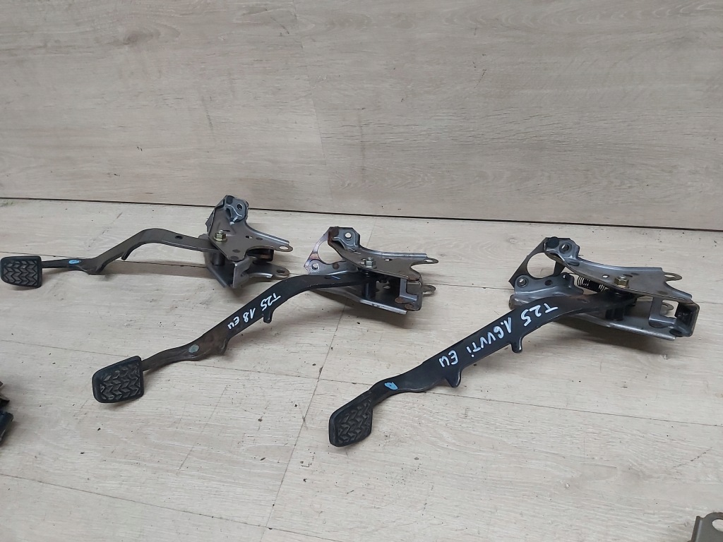 Toyota avensis t25 03-08r педаль сцепления 1,6 1,8 vvti Цена