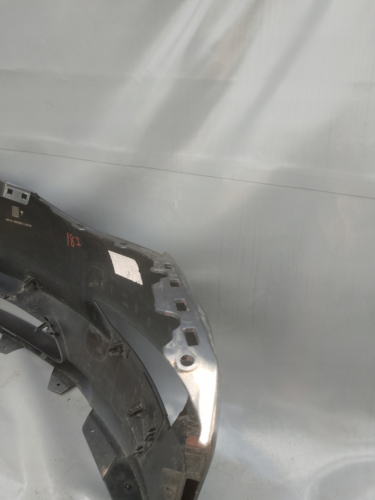 Tesla model 3 iii 17r- бампер перед передний pdc 1084175-00 Оригинал