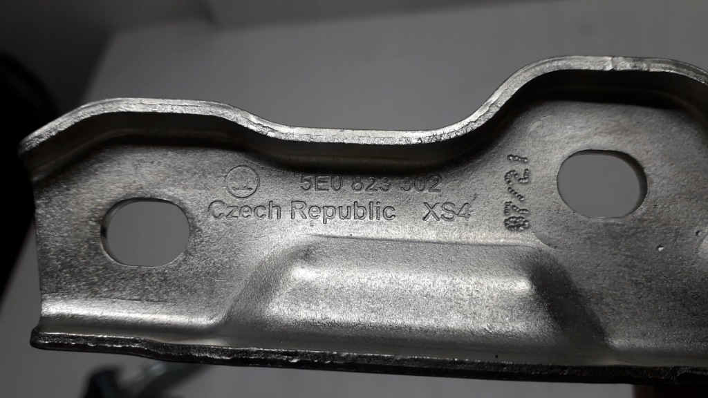 фото №6, Skoda octavia 3 iii петля капот правий 5e0823302