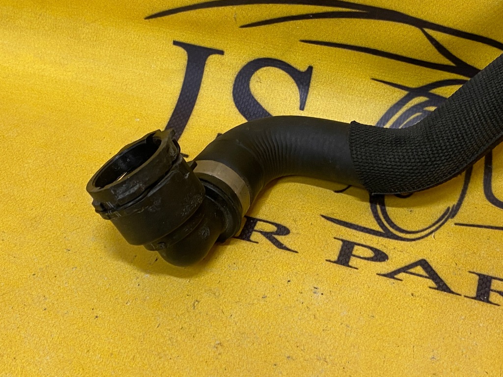 Труба пабтрубок  шланг радиатора воды mercedes cls w257 Оригинал