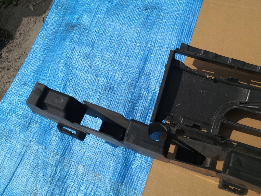 фото №10, Renault fluence ze решітка середня бампера перед