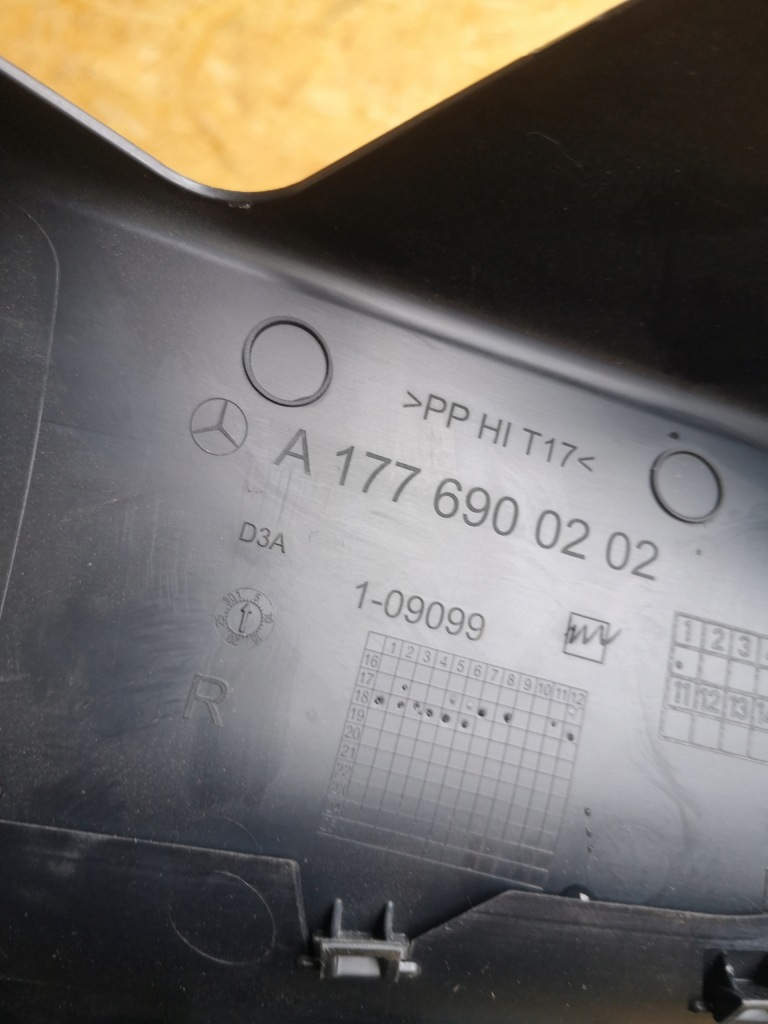 Mercedes a-klasa w177 защита стойка правый задний  a1776900202 с Разборки