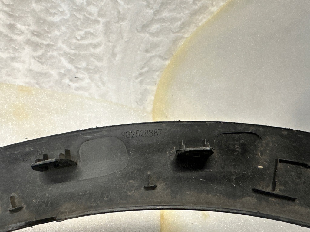 фото №7, Peugeot 3008 ii 109796a2 молдинг крила права передня перед