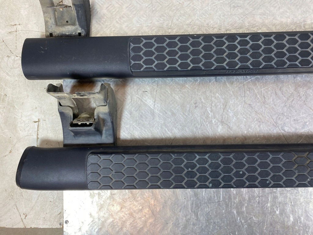 2018 dodge van ram пороги бічний Зі Шроту