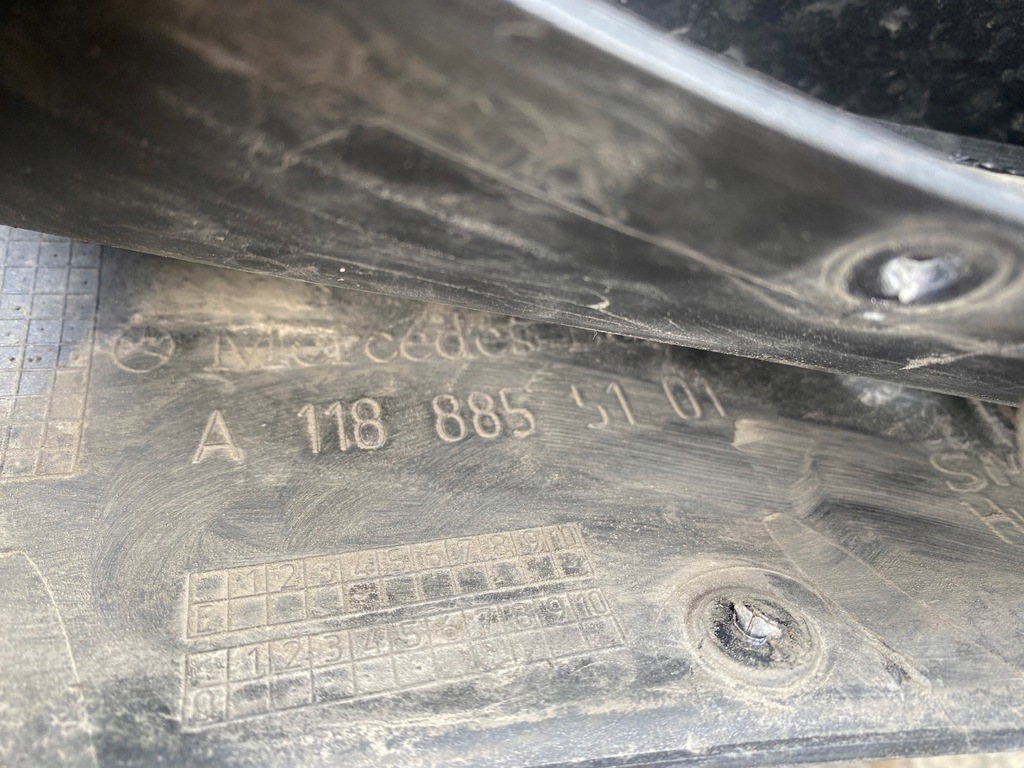 фото №13, Mercedes 118 cla amg напрямна бампера лівий перед 1188854900 оригінал