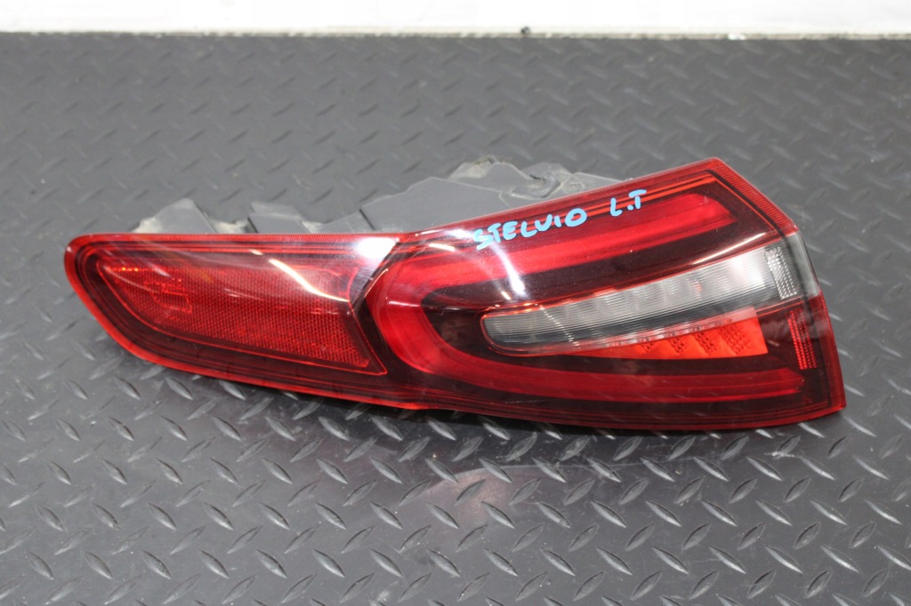 Купить Фара led левый задний  alfa romeo stelvio 00505358080